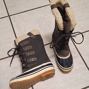 Portland Boot Company, 3M Thinsulate Water Resistant, Brown/Cream Duck Boots, 6